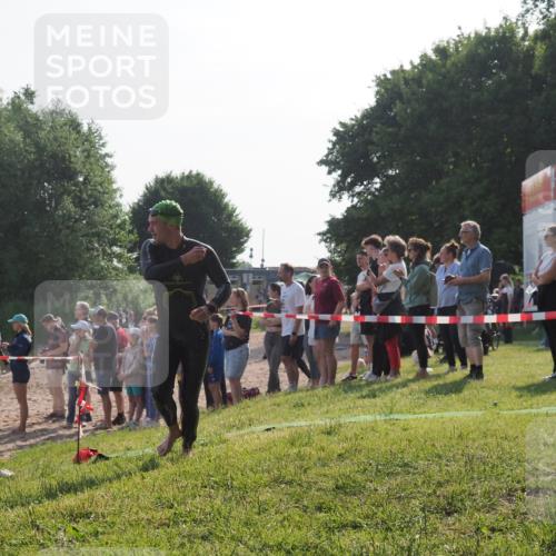 15.06.2025 - 27. Vierlanden-Triathlon KatJ http://msf.ph/oto/7978573 15.06.2025 08:40:46 Schwimmen 5 meine-sportfotos.de
