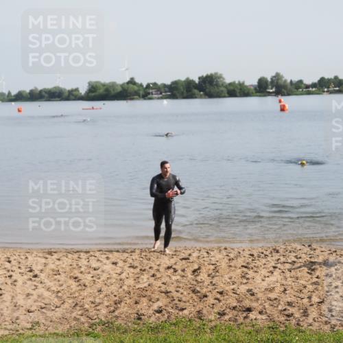 21.06.2025 - 27. Vierlanden-Triathlon MichiJ http://msf.ph/oto/7978578 15.06.2026 08:50:08 Schwimmen 68 meine-sportfotos.de