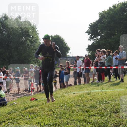15.06.2025 - 27. Vierlanden-Triathlon KatJ http://msf.ph/oto/7978582 15.06.2025 08:40:46 Schwimmen 5 meine-sportfotos.de