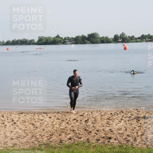 21.06.2025 - 27. Vierlanden-Triathlon MichiJ http://msf.ph/oto/7978583 15.06.2026 08:50:08 Schwimmen 68 meine-sportfotos.de