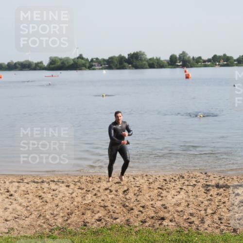 21.06.2025 - 27. Vierlanden-Triathlon MichiJ http://msf.ph/oto/7978593 15.06.2026 08:50:09 Schwimmen 68 meine-sportfotos.de