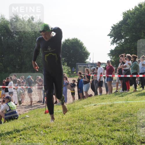 15.06.2025 - 27. Vierlanden-Triathlon KatJ http://msf.ph/oto/7978595 15.06.2025 08:40:47 Schwimmen 5 meine-sportfotos.de
