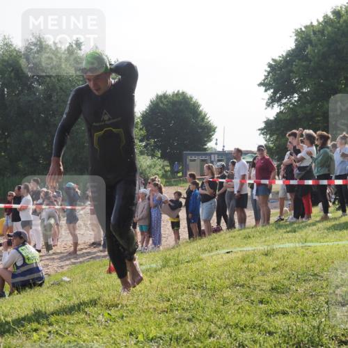 15.06.2025 - 27. Vierlanden-Triathlon KatJ http://msf.ph/oto/7978599 15.06.2025 08:40:47 Schwimmen 5 meine-sportfotos.de