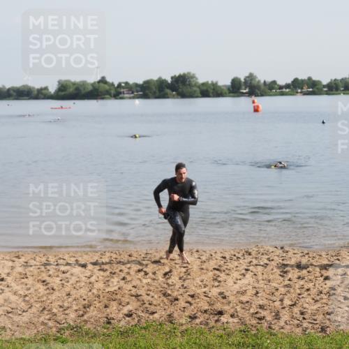 21.06.2025 - 27. Vierlanden-Triathlon MichiJ http://msf.ph/oto/7978600 15.06.2026 08:50:09 Schwimmen 68 meine-sportfotos.de