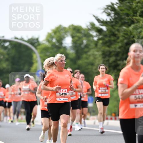 15.06.2025 - REWE Women's Run Dr. Thomas Lammeyer http://msf.ph/oto/7978601 15.06.2025 10:43:50 Laufen 5438, 5418 meine-sportfotos.de