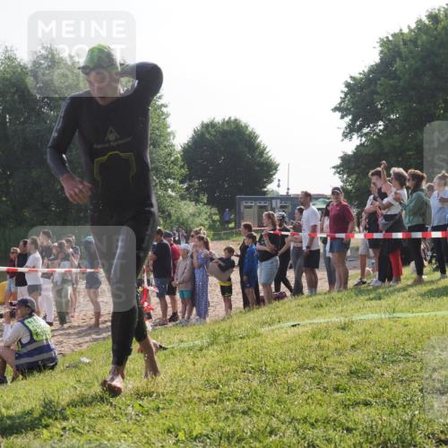 15.06.2025 - 27. Vierlanden-Triathlon KatJ http://msf.ph/oto/7978602 15.06.2025 08:40:47 Schwimmen 5 meine-sportfotos.de