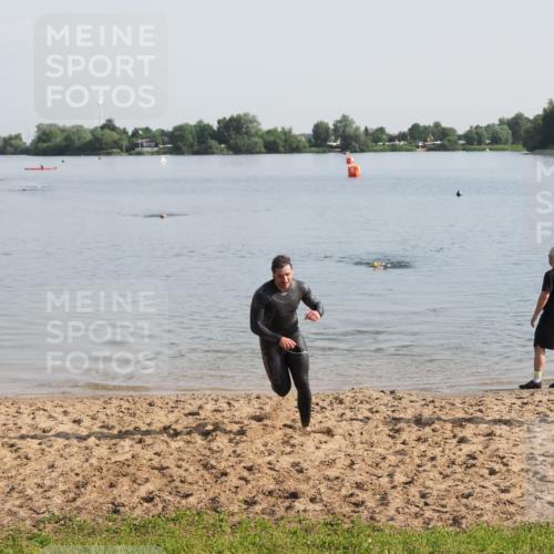 21.06.2025 - 27. Vierlanden-Triathlon MichiJ http://msf.ph/oto/7978604 15.06.2026 08:50:10 Schwimmen 68 meine-sportfotos.de