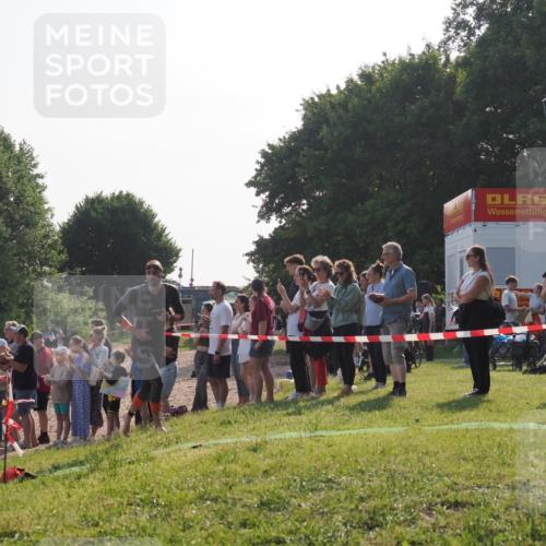 15.06.2025 - 27. Vierlanden-Triathlon KatJ http://msf.ph/oto/7978608 15.06.2025 08:41:01 Schwimmen 99, 114 meine-sportfotos.de