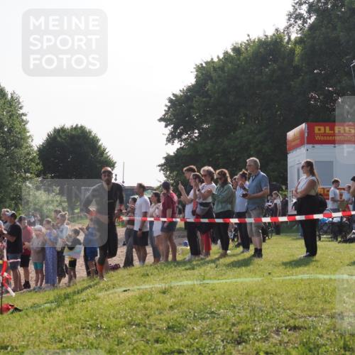 15.06.2025 - 27. Vierlanden-Triathlon KatJ http://msf.ph/oto/7978611 15.06.2025 08:41:01 Schwimmen 99, 114 meine-sportfotos.de