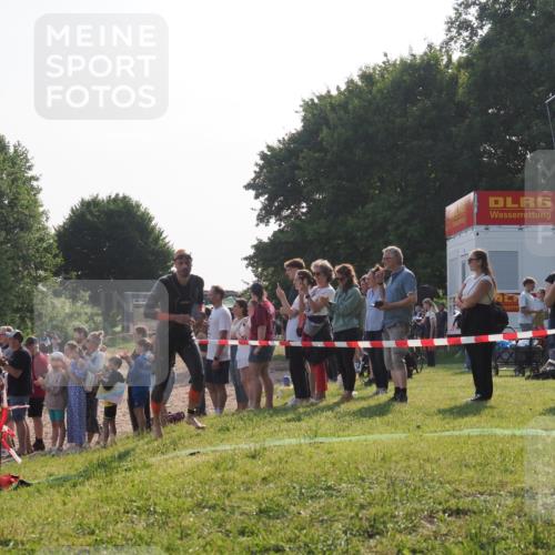 15.06.2025 - 27. Vierlanden-Triathlon KatJ http://msf.ph/oto/7978614 15.06.2025 08:41:01 Schwimmen 99, 114 meine-sportfotos.de