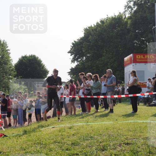 15.06.2025 - 27. Vierlanden-Triathlon KatJ http://msf.ph/oto/7978617 15.06.2025 08:41:01 Schwimmen 99, 114 meine-sportfotos.de