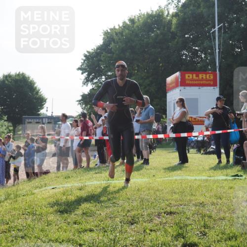 15.06.2025 - 27. Vierlanden-Triathlon KatJ http://msf.ph/oto/7978633 15.06.2025 08:41:03 Schwimmen 99, 114, 129 meine-sportfotos.de