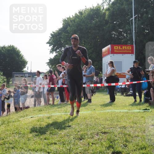 15.06.2025 - 27. Vierlanden-Triathlon KatJ http://msf.ph/oto/7978636 15.06.2025 08:41:03 Schwimmen 99, 114, 129 meine-sportfotos.de