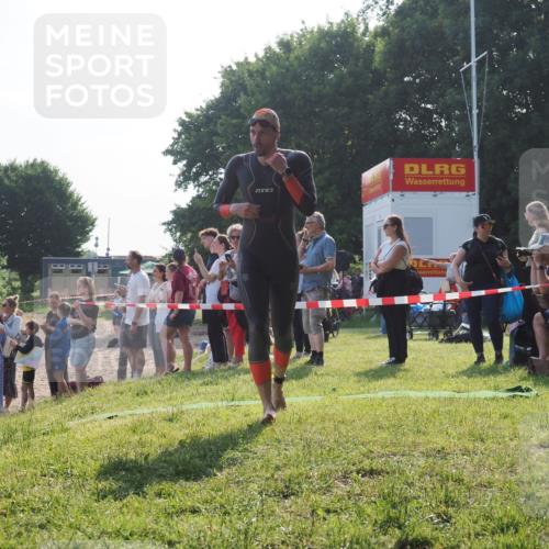 15.06.2025 - 27. Vierlanden-Triathlon KatJ http://msf.ph/oto/7978639 15.06.2025 08:41:03 Schwimmen 99, 114, 129 meine-sportfotos.de