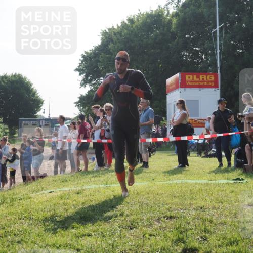 15.06.2025 - 27. Vierlanden-Triathlon KatJ http://msf.ph/oto/7978642 15.06.2025 08:41:03 Schwimmen 99, 114, 129 meine-sportfotos.de