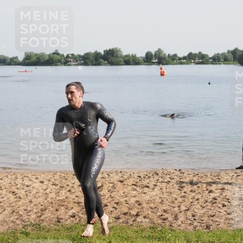 21.06.2025 - 27. Vierlanden-Triathlon MichiJ http://msf.ph/oto/7978649 15.06.2026 08:50:12 Schwimmen 68 meine-sportfotos.de