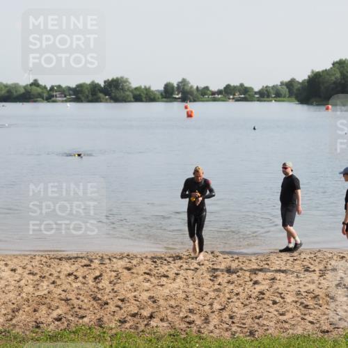21.06.2025 - 27. Vierlanden-Triathlon MichiJ http://msf.ph/oto/7978652 15.06.2026 08:50:32 Schwimmen 143 meine-sportfotos.de