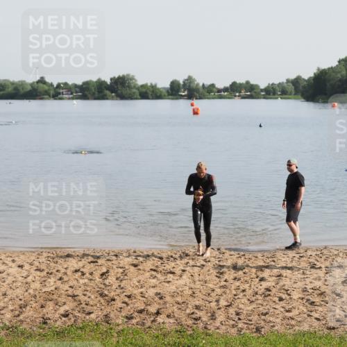 21.06.2025 - 27. Vierlanden-Triathlon MichiJ http://msf.ph/oto/7978655 15.06.2026 08:50:32 Schwimmen 143 meine-sportfotos.de