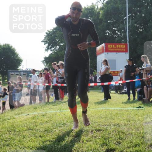 15.06.2025 - 27. Vierlanden-Triathlon KatJ http://msf.ph/oto/7978657 15.06.2025 08:41:04 Schwimmen 99, 114, 129, 147 meine-sportfotos.de