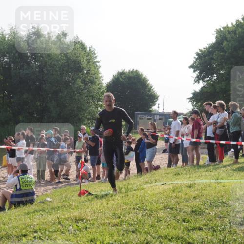 15.06.2025 - 27. Vierlanden-Triathlon KatJ http://msf.ph/oto/7978663 15.06.2025 08:41:06 Schwimmen 99, 114, 129, 147 meine-sportfotos.de