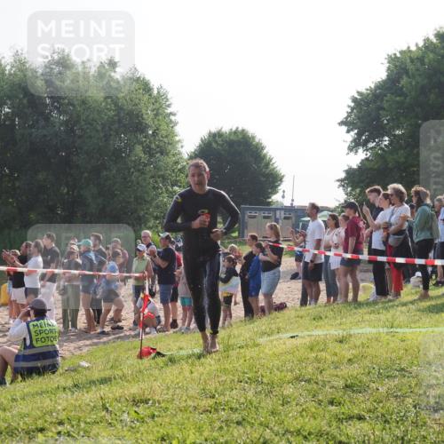 15.06.2025 - 27. Vierlanden-Triathlon KatJ http://msf.ph/oto/7978666 15.06.2025 08:41:06 Schwimmen 99, 114, 129, 147 meine-sportfotos.de