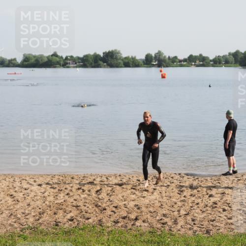 21.06.2025 - 27. Vierlanden-Triathlon MichiJ http://msf.ph/oto/7978676 15.06.2026 08:50:33 Schwimmen 143 meine-sportfotos.de