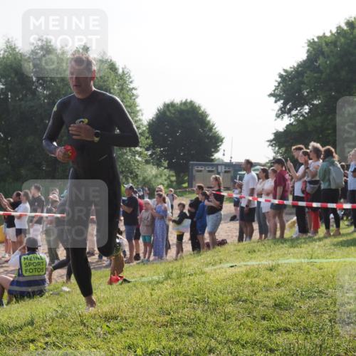 15.06.2025 - 27. Vierlanden-Triathlon KatJ http://msf.ph/oto/7978686 15.06.2025 08:41:07 Schwimmen 99, 109, 114, 129, 147 meine-sportfotos.de