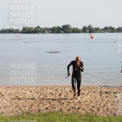 21.06.2025 - 27. Vierlanden-Triathlon MichiJ http://msf.ph/oto/7978708 15.06.2026 08:50:34 Schwimmen 143 meine-sportfotos.de
