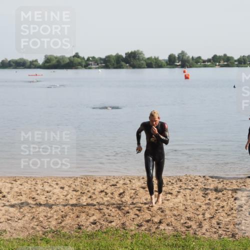 21.06.2025 - 27. Vierlanden-Triathlon MichiJ http://msf.ph/oto/7978711 15.06.2026 08:50:35 Schwimmen 143 meine-sportfotos.de