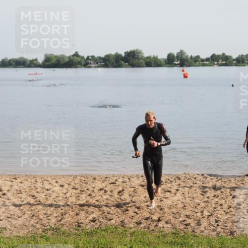21.06.2025 - 27. Vierlanden-Triathlon MichiJ http://msf.ph/oto/7978715 15.06.2026 08:50:35 Schwimmen 143 meine-sportfotos.de