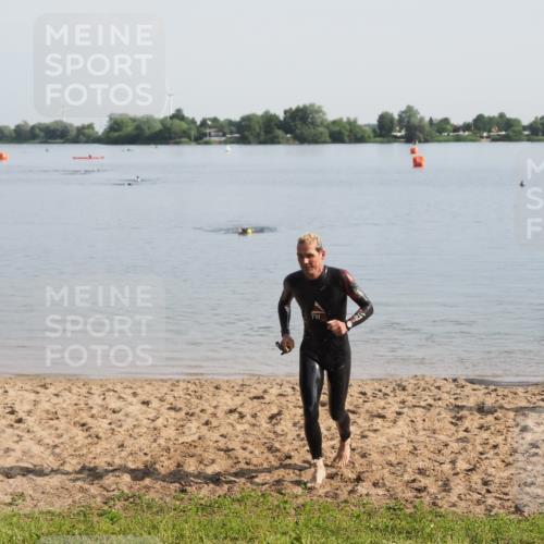 21.06.2025 - 27. Vierlanden-Triathlon MichiJ http://msf.ph/oto/7978731 15.06.2026 08:50:35 Schwimmen 143 meine-sportfotos.de
