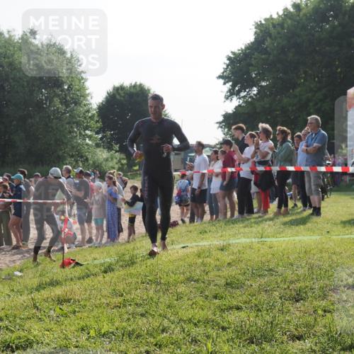 15.06.2025 - 27. Vierlanden-Triathlon KatJ http://msf.ph/oto/7978733 15.06.2025 08:41:12 Schwimmen 22, 99, 109, 114, 129, 138, 147, 176 meine-sportfotos.de