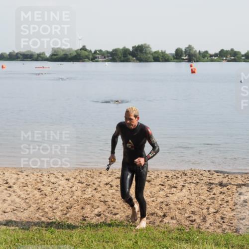 21.06.2025 - 27. Vierlanden-Triathlon MichiJ http://msf.ph/oto/7978743 15.06.2026 08:50:36 Schwimmen 143 meine-sportfotos.de