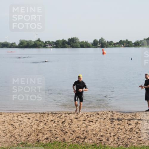 21.06.2025 - 27. Vierlanden-Triathlon MichiJ http://msf.ph/oto/7978746 15.06.2026 08:51:09 Schwimmen 90 meine-sportfotos.de