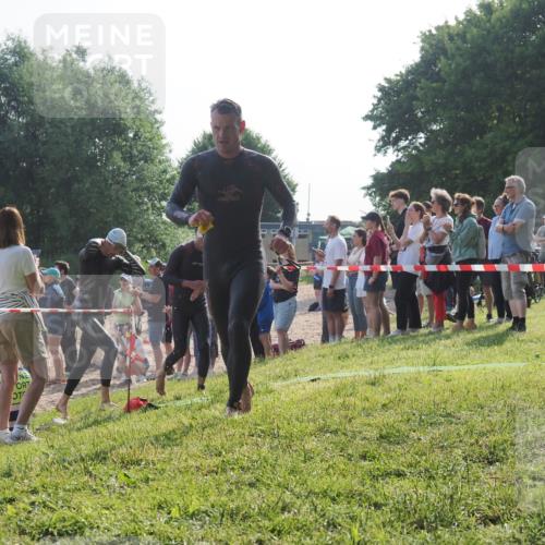 15.06.2025 - 27. Vierlanden-Triathlon KatJ http://msf.ph/oto/7978751 15.06.2025 08:41:13 Schwimmen 22, 99, 109, 129, 138, 147, 176 meine-sportfotos.de