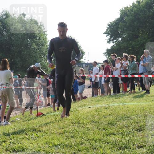 15.06.2025 - 27. Vierlanden-Triathlon KatJ http://msf.ph/oto/7978755 15.06.2025 08:41:13 Schwimmen 22, 99, 109, 129, 138, 147, 176 meine-sportfotos.de