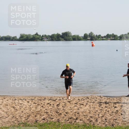 21.06.2025 - 27. Vierlanden-Triathlon MichiJ http://msf.ph/oto/7978757 15.06.2026 08:51:10 Schwimmen 90 meine-sportfotos.de