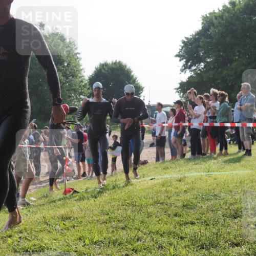 15.06.2025 - 27. Vierlanden-Triathlon KatJ http://msf.ph/oto/7978758 15.06.2025 08:41:15 Schwimmen 22, 99, 109, 111, 129, 138, 147, 176 meine-sportfotos.de