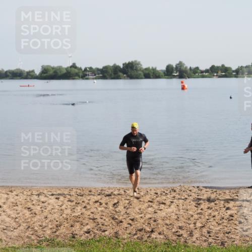 21.06.2025 - 27. Vierlanden-Triathlon MichiJ http://msf.ph/oto/7978760 15.06.2026 08:51:10 Schwimmen 90 meine-sportfotos.de