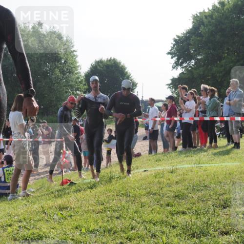 15.06.2025 - 27. Vierlanden-Triathlon KatJ http://msf.ph/oto/7978765 15.06.2025 08:41:15 Schwimmen 22, 99, 109, 111, 129, 138, 147, 176 meine-sportfotos.de