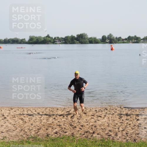 21.06.2025 - 27. Vierlanden-Triathlon MichiJ http://msf.ph/oto/7978772 15.06.2026 08:51:10 Schwimmen 90 meine-sportfotos.de