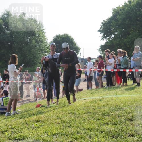 15.06.2025 - 27. Vierlanden-Triathlon KatJ http://msf.ph/oto/7978776 15.06.2025 08:41:15 Schwimmen 22, 99, 109, 111, 129, 138, 147, 176 meine-sportfotos.de