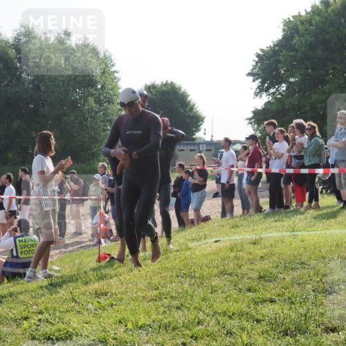 15.06.2025 - 27. Vierlanden-Triathlon KatJ http://msf.ph/oto/7978781 15.06.2025 08:41:16 Schwimmen 22, 99, 109, 111, 129, 138, 147, 176 meine-sportfotos.de