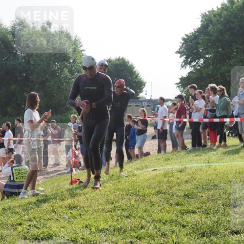 15.06.2025 - 27. Vierlanden-Triathlon KatJ http://msf.ph/oto/7978784 15.06.2025 08:41:16 Schwimmen 22, 99, 109, 111, 129, 138, 147, 176 meine-sportfotos.de