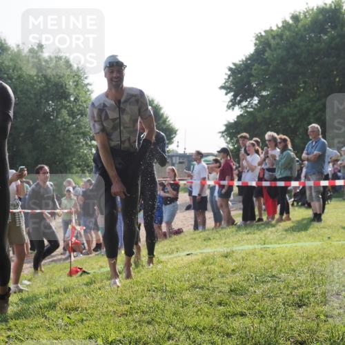 15.06.2025 - 27. Vierlanden-Triathlon KatJ http://msf.ph/oto/7978806 15.06.2025 08:41:17 Schwimmen 22, 109, 111, 129, 138, 147, 176 meine-sportfotos.de