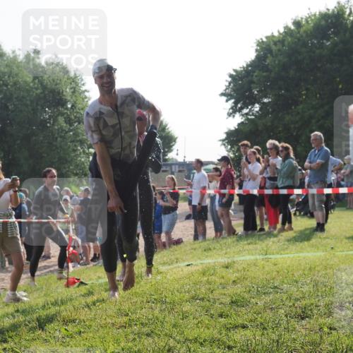 15.06.2025 - 27. Vierlanden-Triathlon KatJ http://msf.ph/oto/7978810 15.06.2025 08:41:18 Schwimmen 22, 109, 111, 129, 138, 147, 176 meine-sportfotos.de