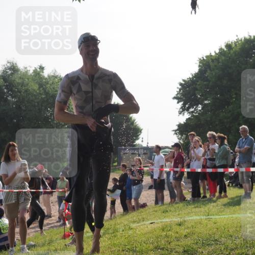15.06.2025 - 27. Vierlanden-Triathlon KatJ http://msf.ph/oto/7978816 15.06.2025 08:41:18 Schwimmen 22, 109, 111, 129, 138, 147, 176 meine-sportfotos.de