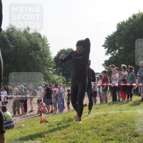 15.06.2025 - 27. Vierlanden-Triathlon KatJ http://msf.ph/oto/7978856 15.06.2025 08:41:21 Schwimmen 22, 109, 111, 138, 176 meine-sportfotos.de