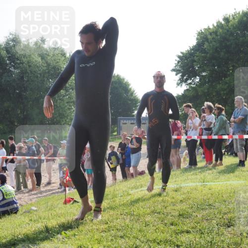 15.06.2025 - 27. Vierlanden-Triathlon KatJ http://msf.ph/oto/7978871 15.06.2025 08:41:23 Schwimmen 22, 109, 111, 138, 176 meine-sportfotos.de