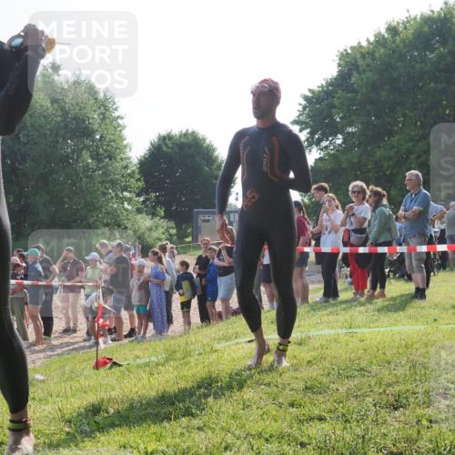 15.06.2025 - 27. Vierlanden-Triathlon KatJ http://msf.ph/oto/7978887 15.06.2025 08:41:24 Schwimmen 22, 111, 138, 176 meine-sportfotos.de